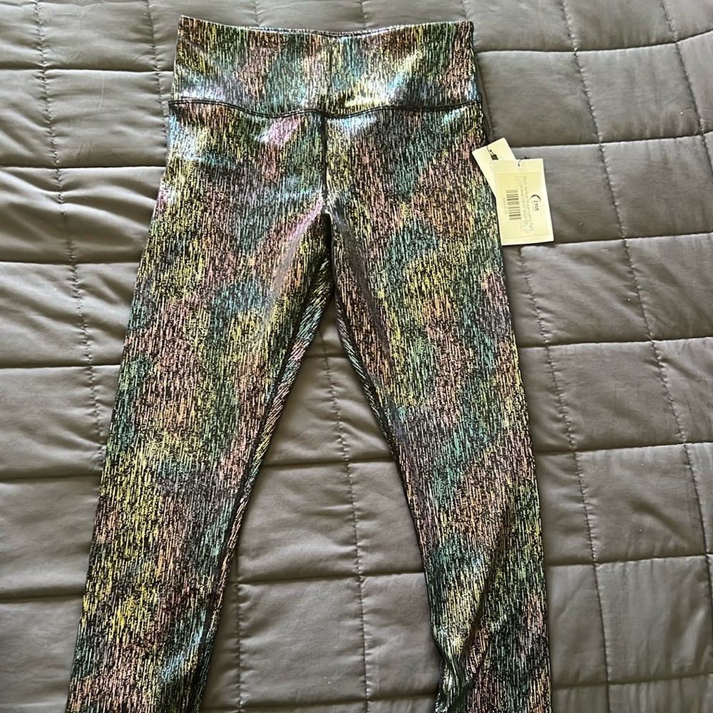 Zyia Women’s Black Vertical Mirage Light n Tight hi-rise ⅞ 24” (8-10)